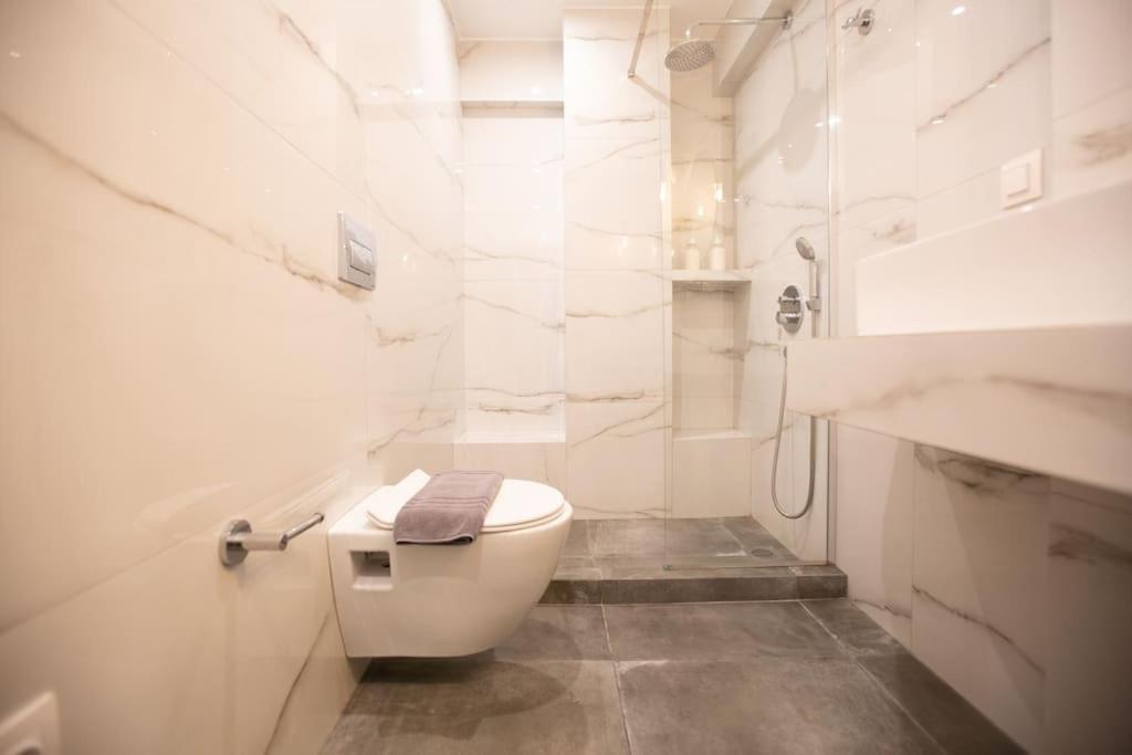 Plaka With Acropolis Rooftop View Access أثينا المظهر الخارجي الصورة