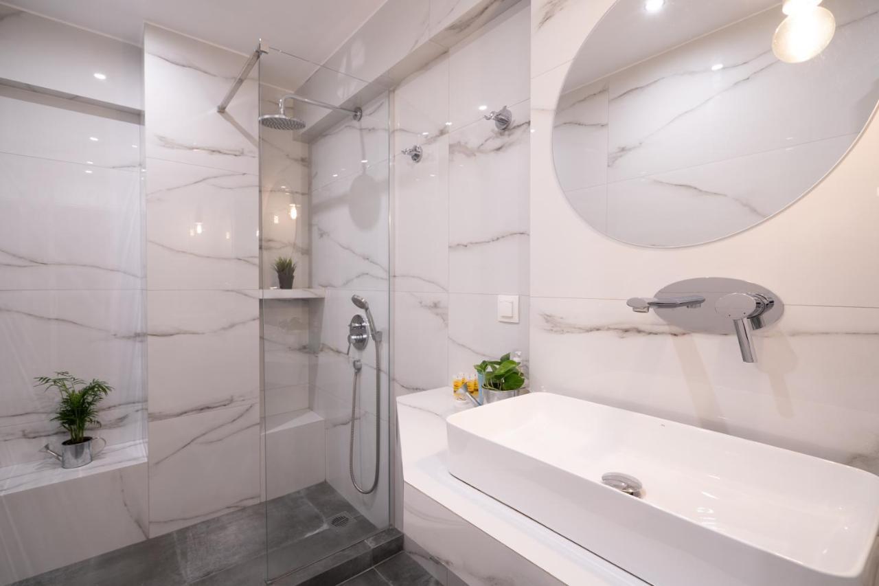 Plaka With Acropolis Rooftop View Access أثينا المظهر الخارجي الصورة